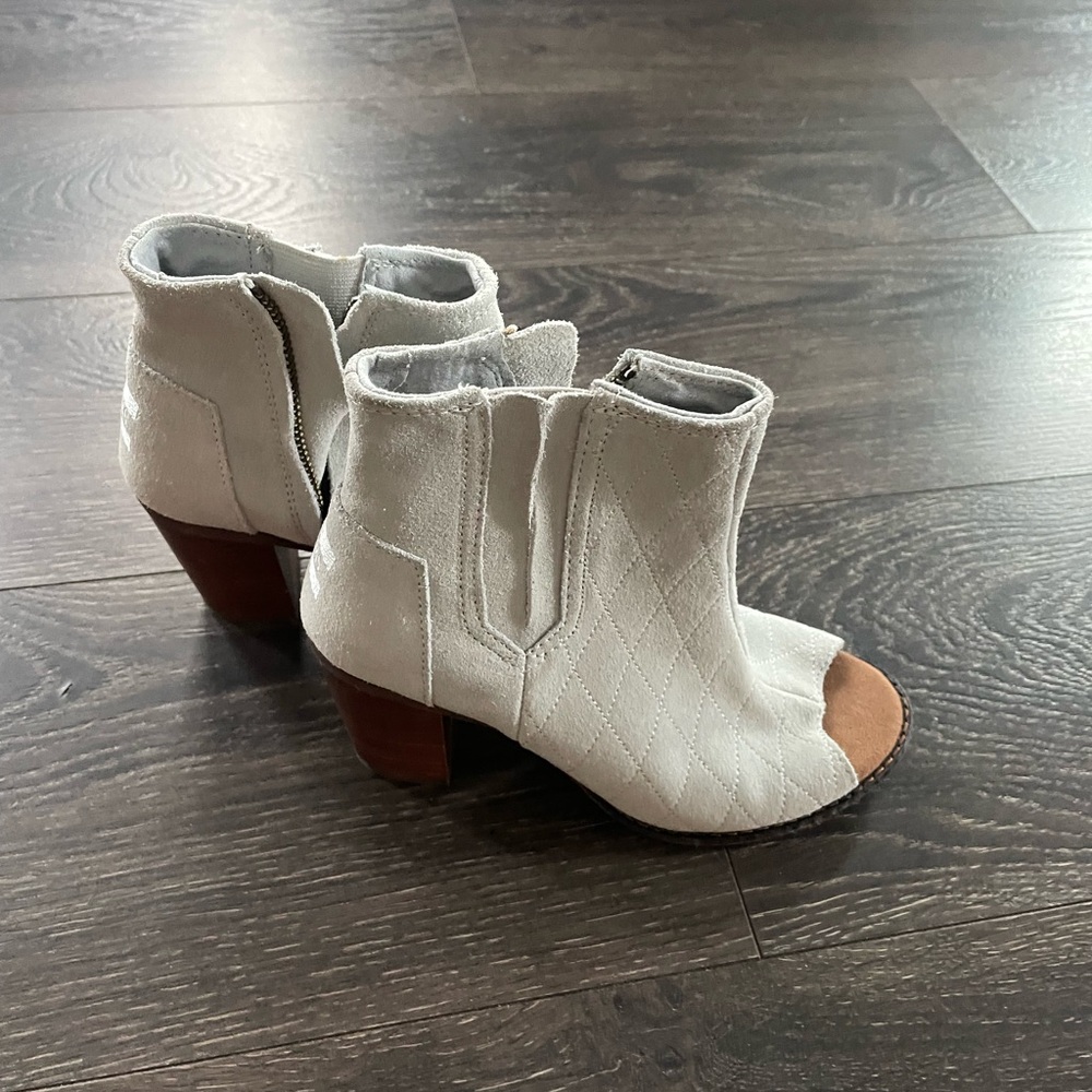 Lt gray Ankle Boots with Brown Heel